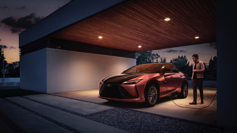 Lexus RZ 450e